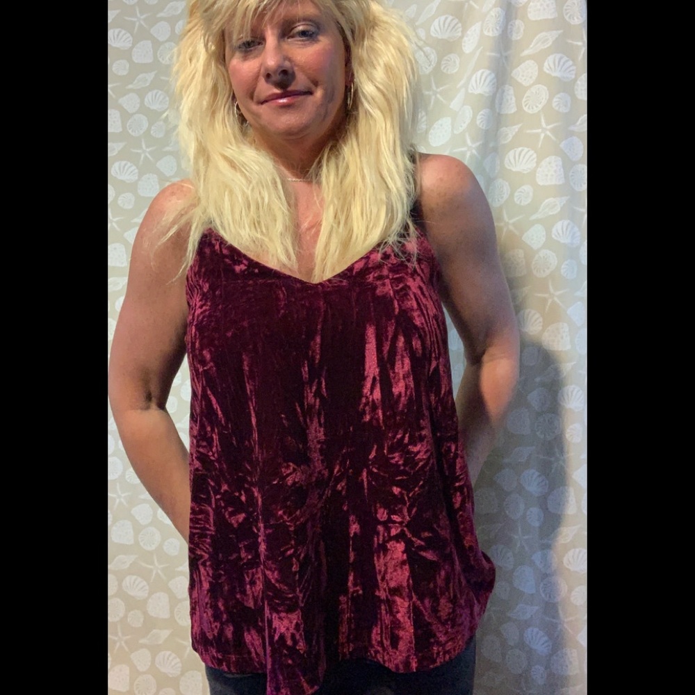 🛍Burgundy velvet tank
